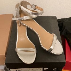 Banana Republic Bare Kitten H